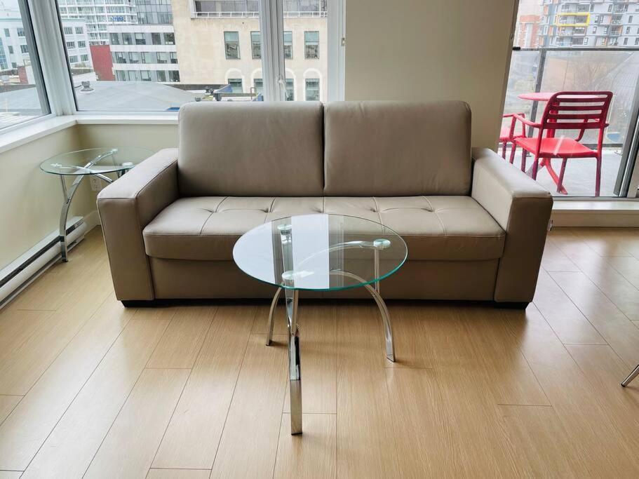 Lovely Downtown 2 Bedroom With Free Parking