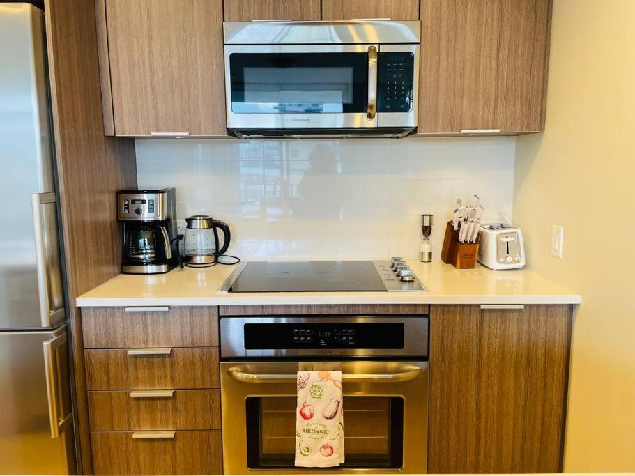 Lovely Downtown 2 Bedroom With Free Parking * Victoria